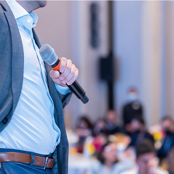 Los artistas cuentan. Encuentros con nuestros creadores y sus obras