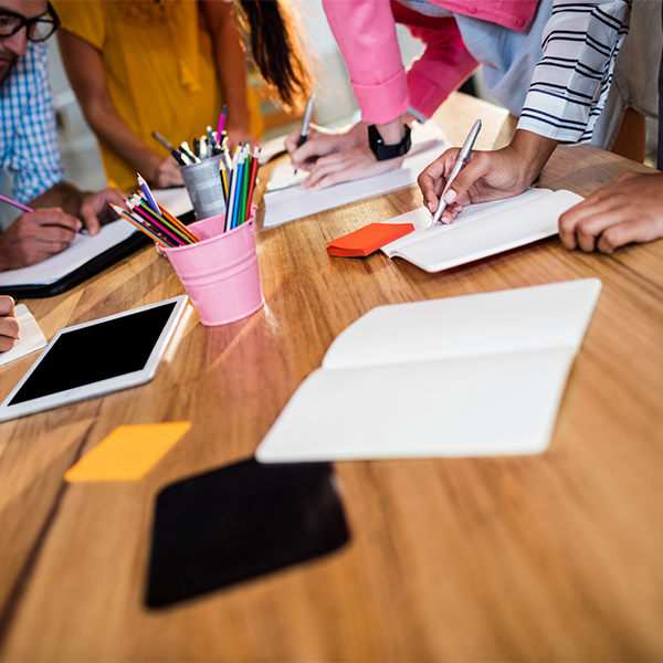 Entrega dos diplomas ás nenas e nenos participantes no Campamento dixital